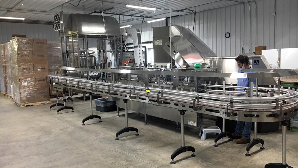 The Right Conveyor System for Bottling Operations During Peak Production Months